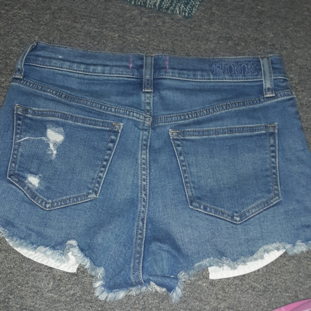 Shorts - Picture 2 of 3